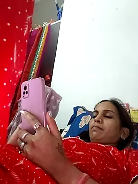 Hotty-Nidhi online show from 04/01/26, 04:24