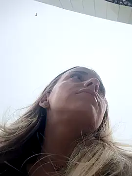 Snapshot of AlexisWhit chatting on 10/26/25, 08:42 AlexisWhit online show from 10/26/25, 08:42