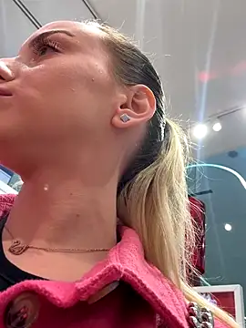 Snapshot of AlexisWhit chatting on 11/01/25, 08:49 AlexisWhit online show from 11/01/25, 08:49