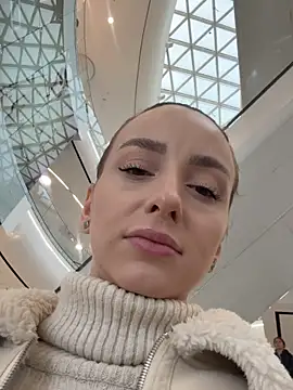 Snapshot of AlexisWhit chatting on 11/07/25, 08:58 AlexisWhit online show from 11/07/25, 08:58