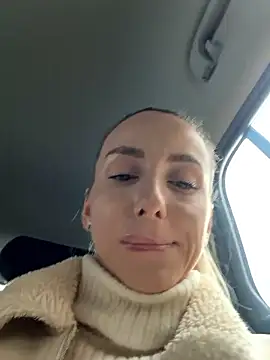 Snapshot of AlexisWhit chatting on 12/05/25, 08:34 AlexisWhit online show from 12/05/25, 08:34