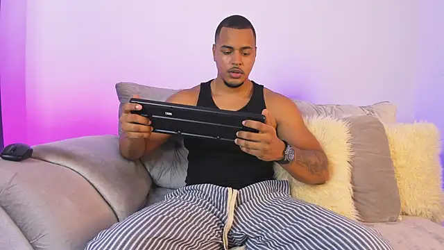 AshtonnSummer online show from 11/14/25, 08:29