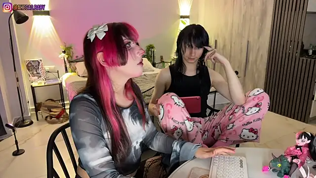 Snapshot of h3ntai_baby chatting on 07/15/26, 06:24 h3ntai baby online show from 07/15/26, 06:24