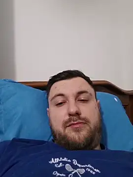 Snapshot of hugedickedd chatting on 02/15/26, 04:31 hugedickedd online show from 02/15/26, 04:31