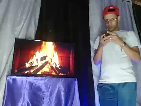 Snapshot of Hidden_Fantasies chatting on 11/04/25, 11:04 Hidden Fantasies online show from 11/04/25, 11:04