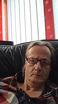 namorreyeb1 online show from 10/30/25, 10:16