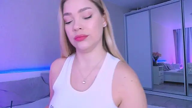 Snapshot of DIANAxxxDIAMOND chatting on 10/10/25, 07:51 DIANAxxxDIAMOND online show from 10/10/25, 07:51