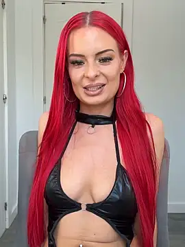 Snapshot of FariBanxOfficial chatting on 10/07/25, 12:35 FariBanxOfficial online show from 10/07/25, 12:35