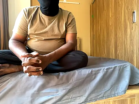 nightlife  12 online show from 11/07/25, 08:58