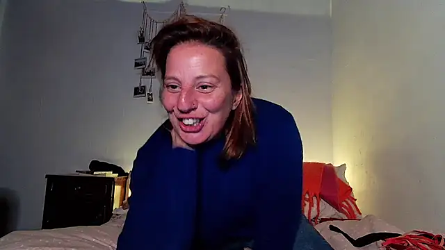 Snapshot of vitoriavaz chatting on 11/22/25, 06:40 vitoriavaz online show from 11/22/25, 06:40