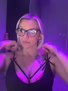 Curvy-Cleo online show from 04/18/26, 09:15