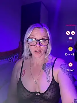 Snapshot of Curvy-Cleo chatting on 06/03/26, 09:31 Curvy-Cleo online show from 06/03/26, 09:31