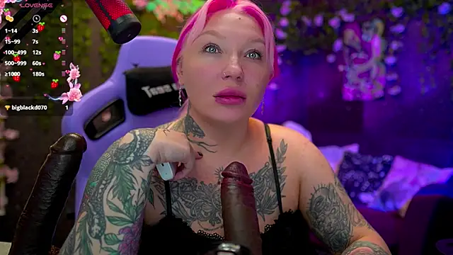 Snapshot of BlackedBarbie chatting on 09/27/25, 01:27 BlackedBarbie online show from 09/27/25, 01:27