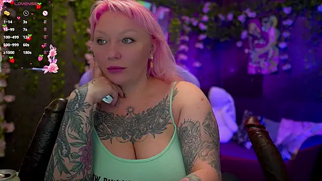 Snapshot of BlackedBarbie chatting on 10/04/25, 07:01 BlackedBarbie online show from 10/04/25, 07:01