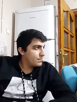 Snapshot of Kadir1320@xh chatting on 10/22/25, 12:44 Kadir1320xh online show from 10/22/25, 12:44