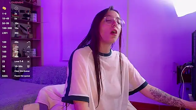 Snapshot of Soy_mangx chatting on 11/18/25, 02:06 Soy mangx online show from 11/18/25, 02:06