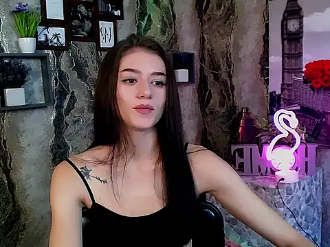 Snapshot of LanaTey chatting on 10/20/25, 07:36 LanaTey online show from 10/20/25, 07:36