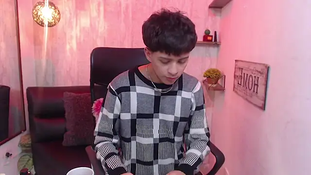 Snapshot of Sam_Daves chatting on 03/18/25, 05:10 Sam Daves online show from 03/18/25, 05:10