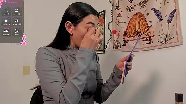 Snapshot of Gabee7_ chatting on 10/27/25, 04:33 Gabee7 online show from 10/27/25, 04:33