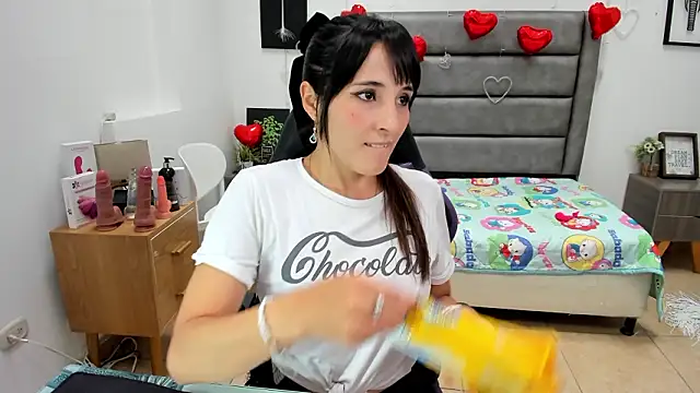 Snapshot of Tania_Duque chatting on 03/12/26, 02:01 Tania Duque online show from 03/12/26, 02:01