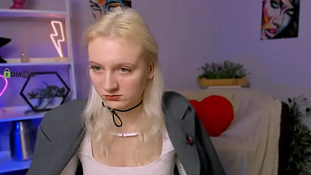 madam uliis online show from 03/18/25, 09:20