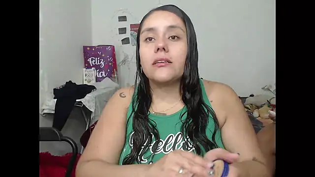 Snapshot of nicky_andcamil chatting on 10/09/25, 01:47 nicky andcamil online show from 10/09/25, 01:47