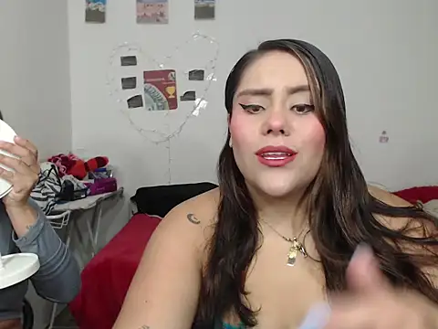 Snapshot of nicky_andcamil chatting on 11/18/25, 11:15 nicky andcamil online show from 11/18/25, 11:15