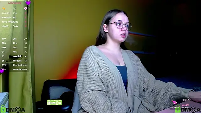 Snapshot of Lilysweet13 chatting on 10/26/25, 01:28 Lilysweet13 online show from 10/26/25, 01:28