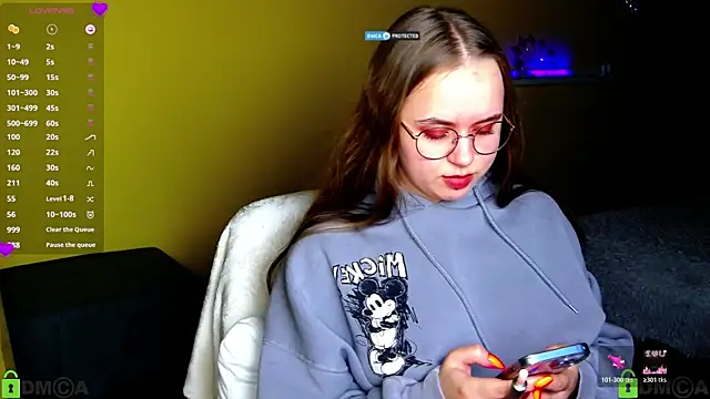 Snapshot of Lilysweet13 chatting on 11/10/25, 09:03 Lilysweet13 online show from 11/10/25, 09:03