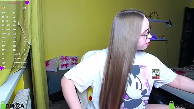 Snapshot of Lilysweet13 chatting on 01/11/26, 05:18 Lilysweet13 online show from 01/11/26, 05:18