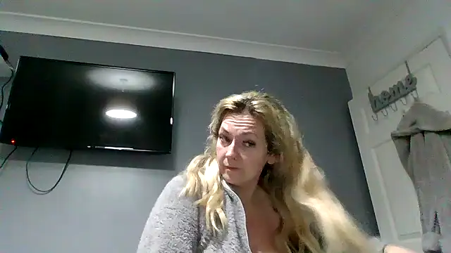 GoldenSquirter online show from 04/07/26, 09:04