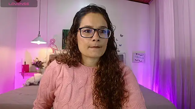 Snapshot of Rose_Thompson1 chatting on 04/16/26, 01:23 Rose Thompson1 online show from 04/16/26, 01:23