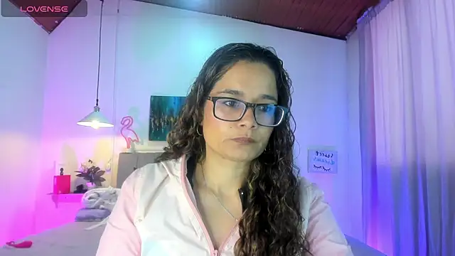 Snapshot of Rose_Thompson1 chatting on 04/19/26, 01:43 Rose Thompson1 online show from 04/19/26, 01:43