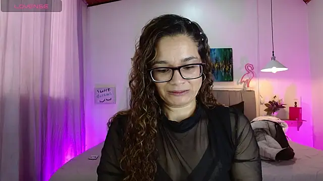 Snapshot of Rose_Thompson1 chatting on 04/20/26, 01:14 Rose Thompson1 online show from 04/20/26, 01:14