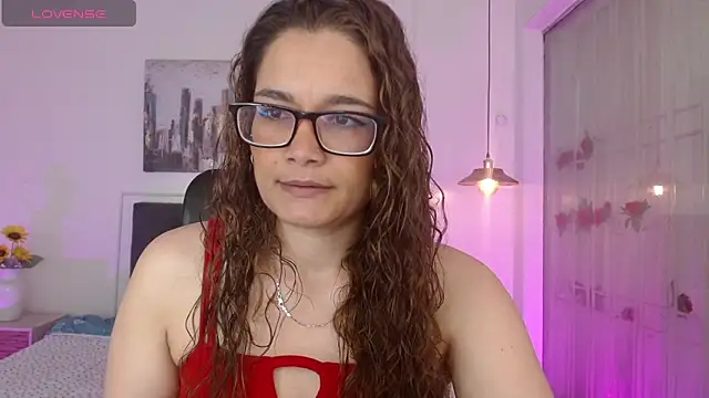 Snapshot of Rose_Thompson1 chatting on 05/06/26, 01:49 Rose Thompson1 online show from 05/06/26, 01:49