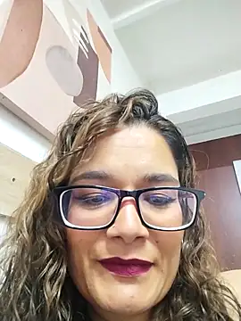 Snapshot of Rose_Thompson1 chatting on 05/11/26, 02:45 Rose Thompson1 online show from 05/11/26, 02:45