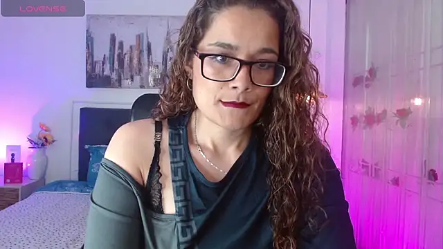 Snapshot of Rose_Thompson1 chatting on 05/11/26, 04:04 Rose Thompson1 online show from 05/11/26, 04:04
