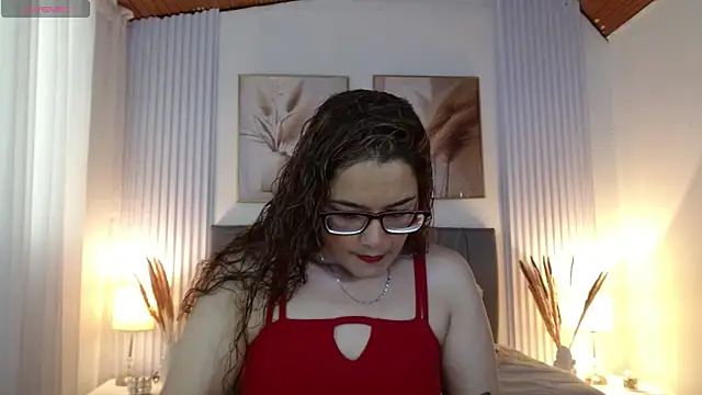 Snapshot of Rose_Thompson1 chatting on 05/19/26, 01:39 Rose Thompson1 online show from 05/19/26, 01:39