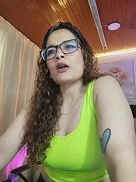 Snapshot of Rose_Thompson1 chatting on 06/02/26, 01:35 Rose Thompson1 online show from 06/02/26, 01:35