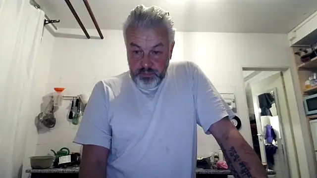 Snapshot of Berg_Boy chatting on 11/05/25, 04:56 Berg Boy online show from 11/05/25, 04:56