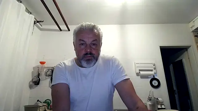 Snapshot of Berg_Boy chatting on 11/07/25, 04:34 Berg Boy online show from 11/07/25, 04:34