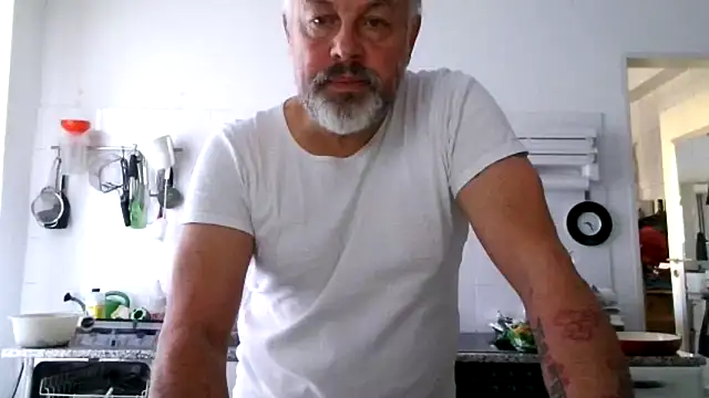 Snapshot of Berg_Boy chatting on 11/08/25, 08:25 Berg Boy online show from 11/08/25, 08:25