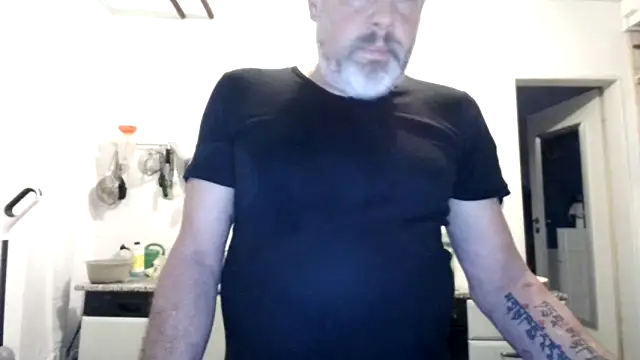 Snapshot of Berg_Boy chatting on 11/18/25, 05:34 Berg Boy online show from 11/18/25, 05:34