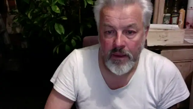 Snapshot of Berg_Boy chatting on 11/21/25, 01:04 Berg Boy online show from 11/21/25, 01:04