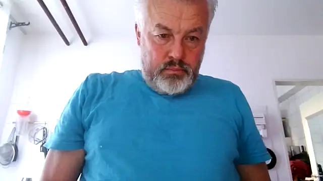 Snapshot of Berg_Boy chatting on 11/22/25, 08:02 Berg Boy online show from 11/22/25, 08:02