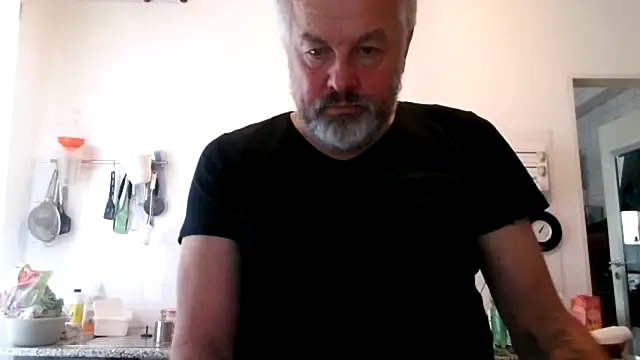 Snapshot of Berg_Boy chatting on 11/24/25, 12:05 Berg Boy online show from 11/24/25, 12:05