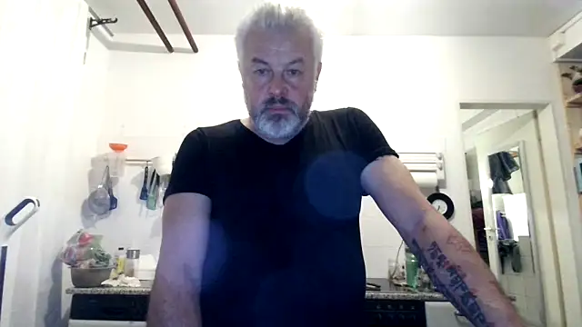 Snapshot of Berg_Boy chatting on 11/26/25, 05:30 Berg Boy online show from 11/26/25, 05:30