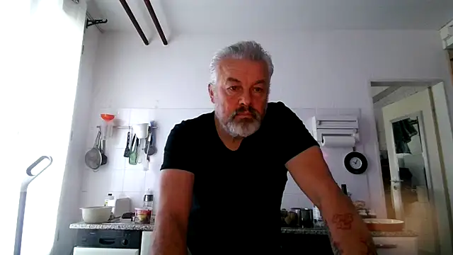 Snapshot of Berg_Boy chatting on 11/30/25, 09:02 Berg Boy online show from 11/30/25, 09:02