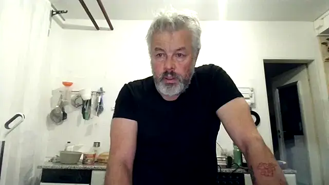 Snapshot of Berg_Boy chatting on 12/01/25, 08:47 Berg Boy online show from 12/01/25, 08:47