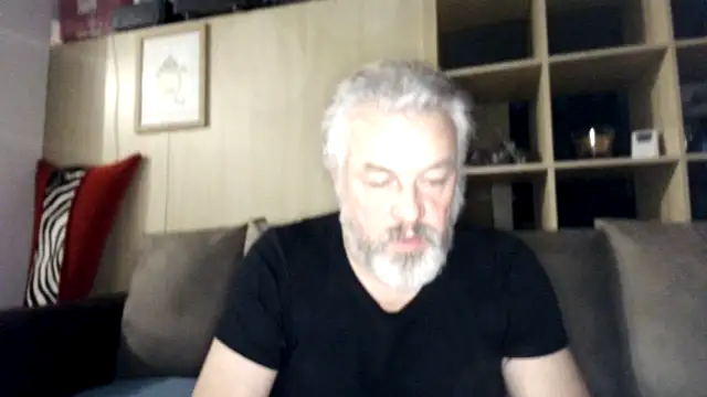 Snapshot of Berg_Boy chatting on 12/16/25, 08:36 Berg Boy online show from 12/16/25, 08:36